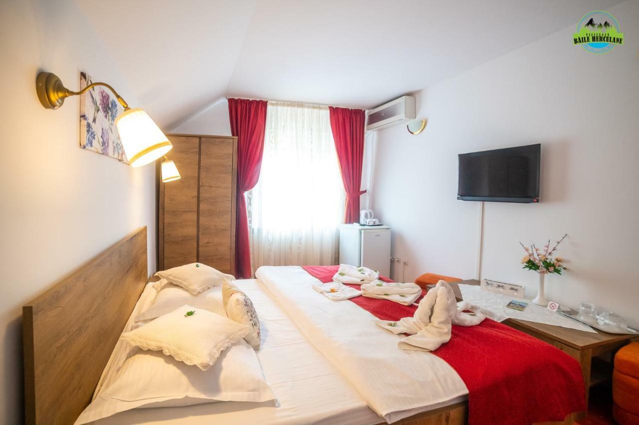 Pension Eden Băile Herculane エクステリア 写真