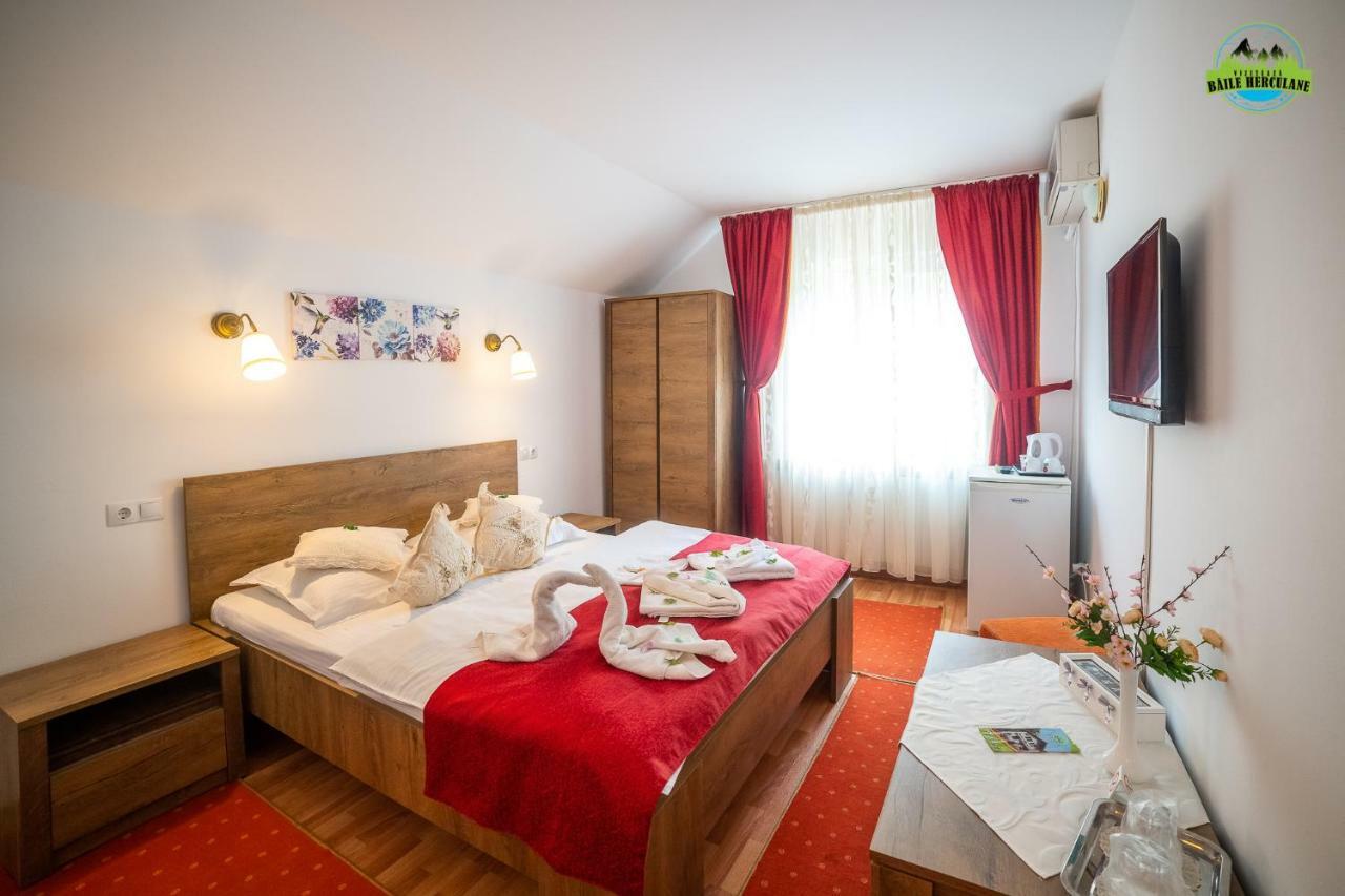 Pension Eden Băile Herculane エクステリア 写真