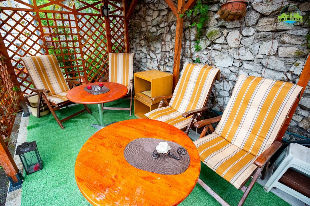 Pension Eden Băile Herculane エクステリア 写真