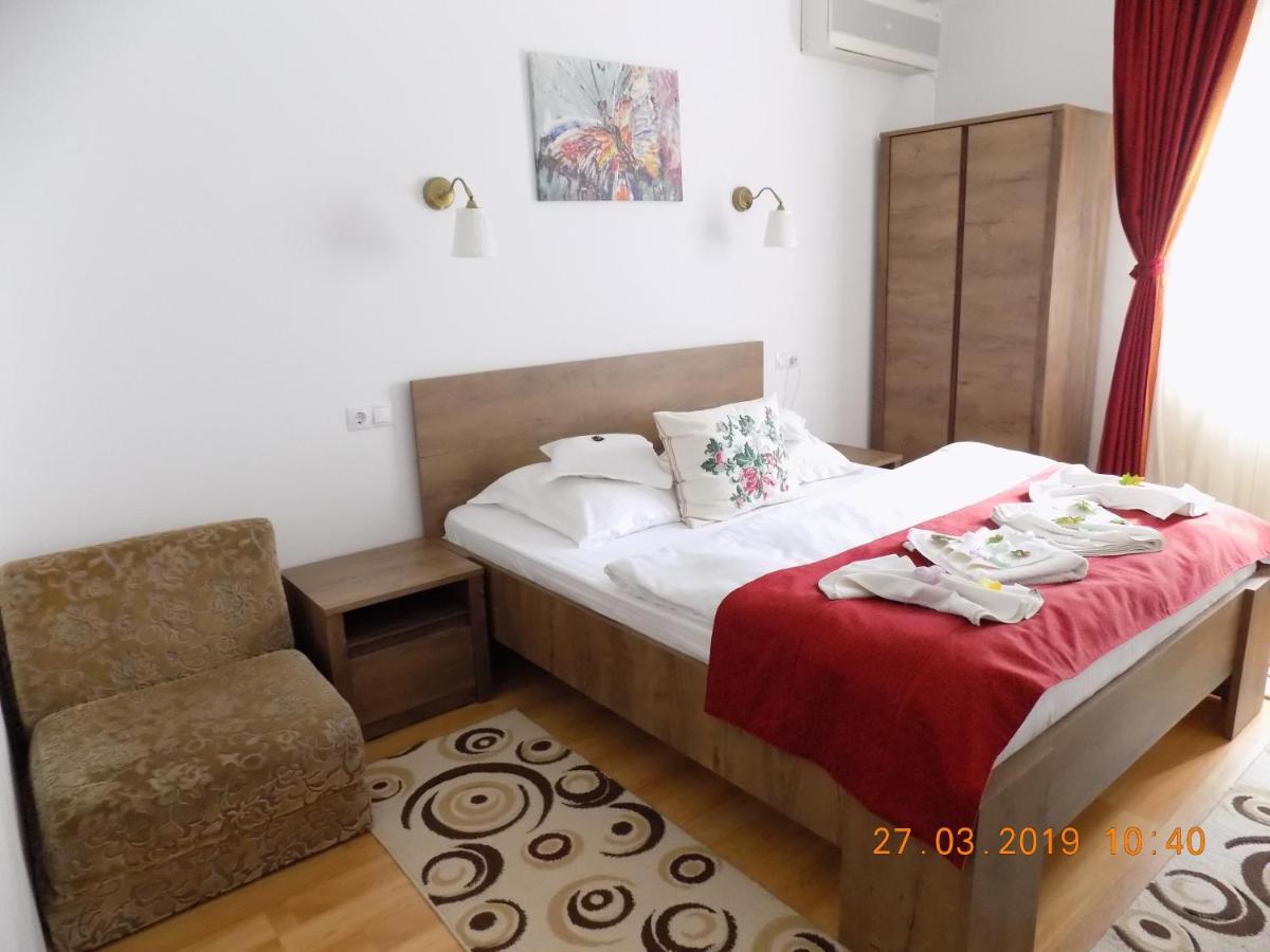Pension Eden Băile Herculane エクステリア 写真
